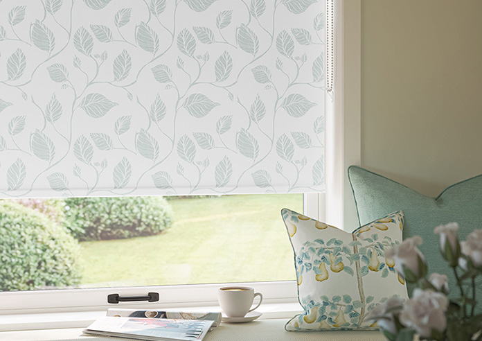 Climbing Leaves, Pale Green - Roller Blind - Image 5